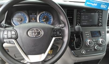 2019 Toyota Sienna LE full