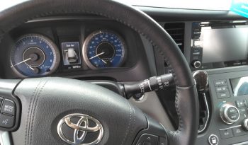 2019 Toyota Sienna XLE full