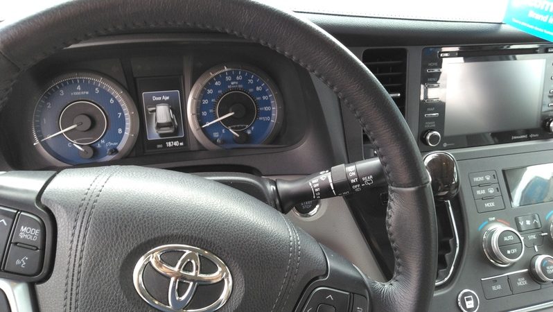 2019 Toyota Sienna XLE full