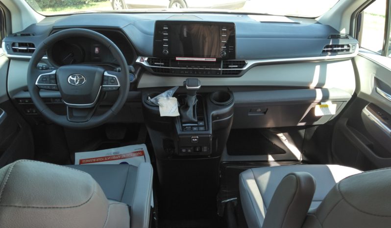 2024 Toyota Sienna XLE Hybrid full