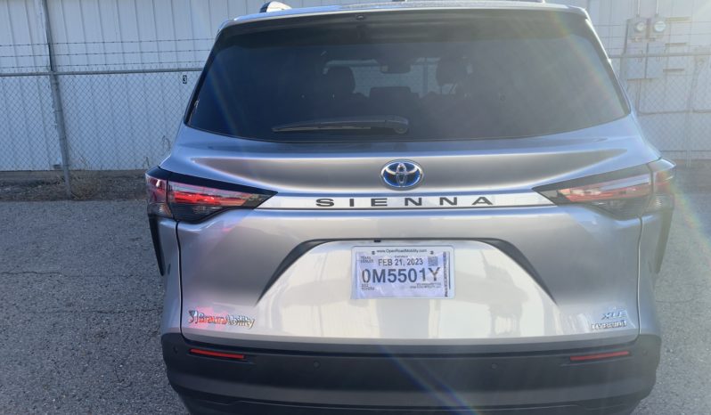 2022 Toyota Sienna XLE Hybrid full